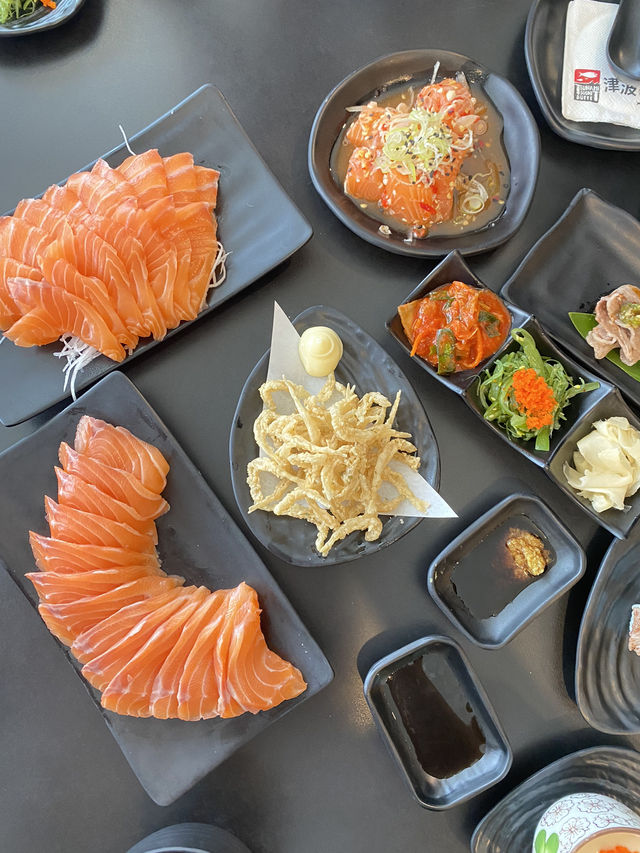 🍣Tsunami Sushi Buffet 🌊