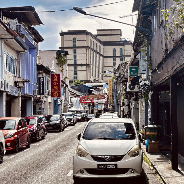 **"Wandering Through History: A Solo Adventure on Bishopgate and Carpenter Street in Kuching"**