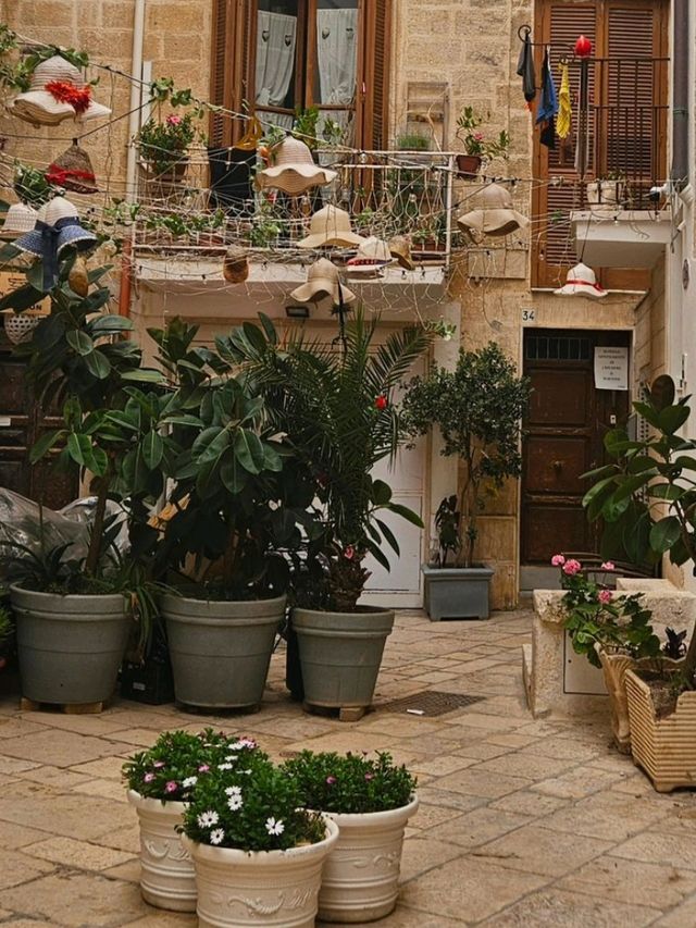🌿 Strolling Through the Streets of Puglia, Italy 🇮🇹