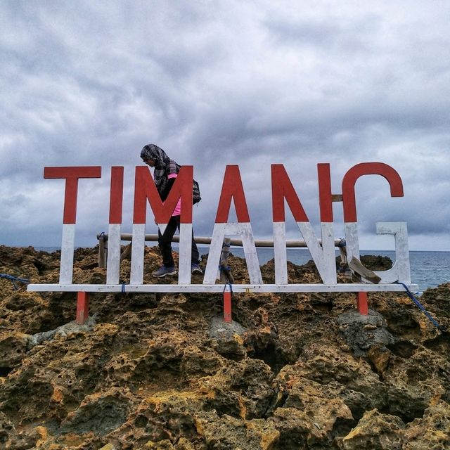 🇮🇩 Timang Beach Gondola:  Exhilarating Wooden Ride Across the Roaring Waves