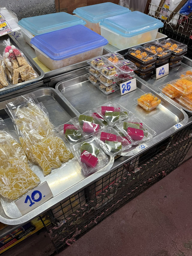 이것저것 기념품 사기에 딱인 '와로롯 마켓'🇹🇭
