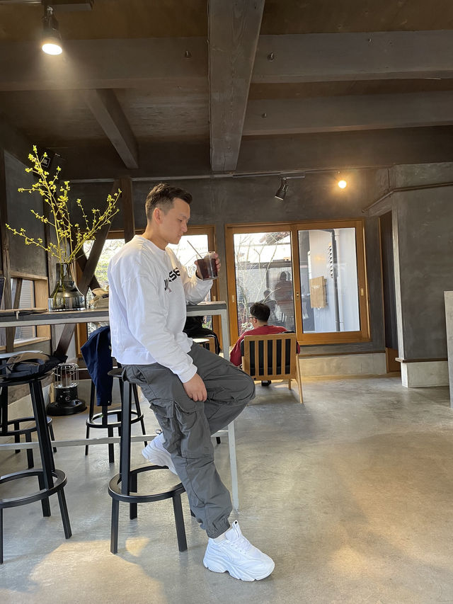 結合傳統與現代的咖啡廳《咖啡迴廊》