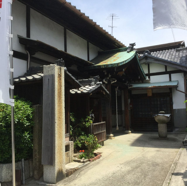 「覺王山日泰寺靜謐之旅：暹羅風格寺廟與心靈的綠意避風港」