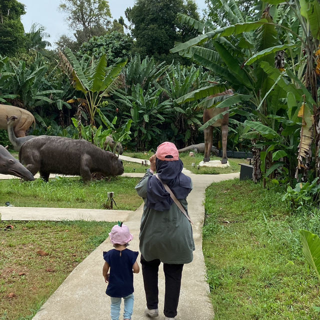 Step into the Jurassic: Dinasour Encounter Park in Melaka 🇲🇾