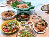 พามาร้านอาหารไทย  เป็น Comfort Dining Community