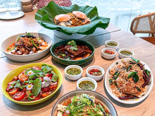 พามาร้านอาหารไทย  เป็น Comfort Dining Community