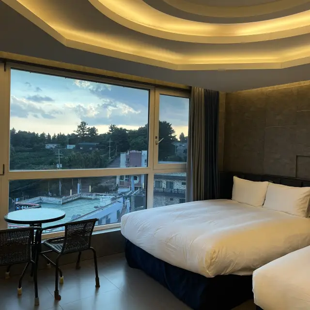 推薦西歸浦中文海景住宿：엘렌飯店，夕陽美景