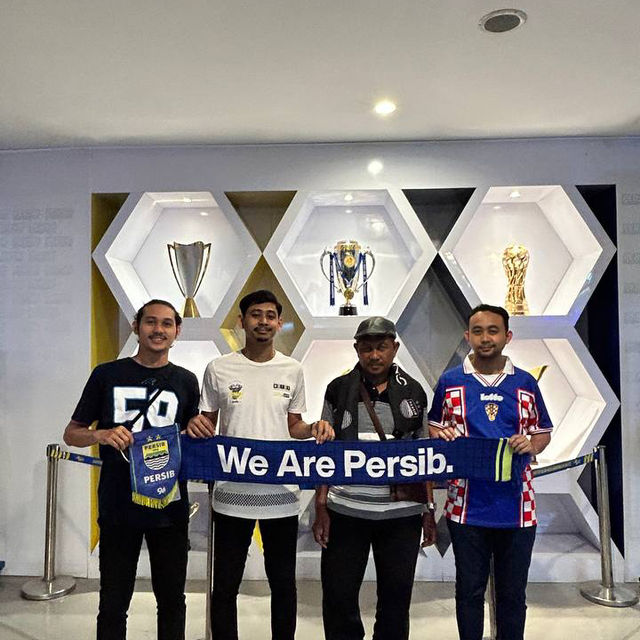 Local football merchandise store in Bandung!
