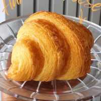 “Deli Egg Cafe&Bistro”