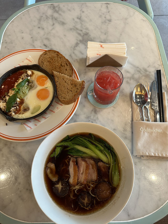 “A Culinary Gem in Ho Chi Minh City: Godmother Café”