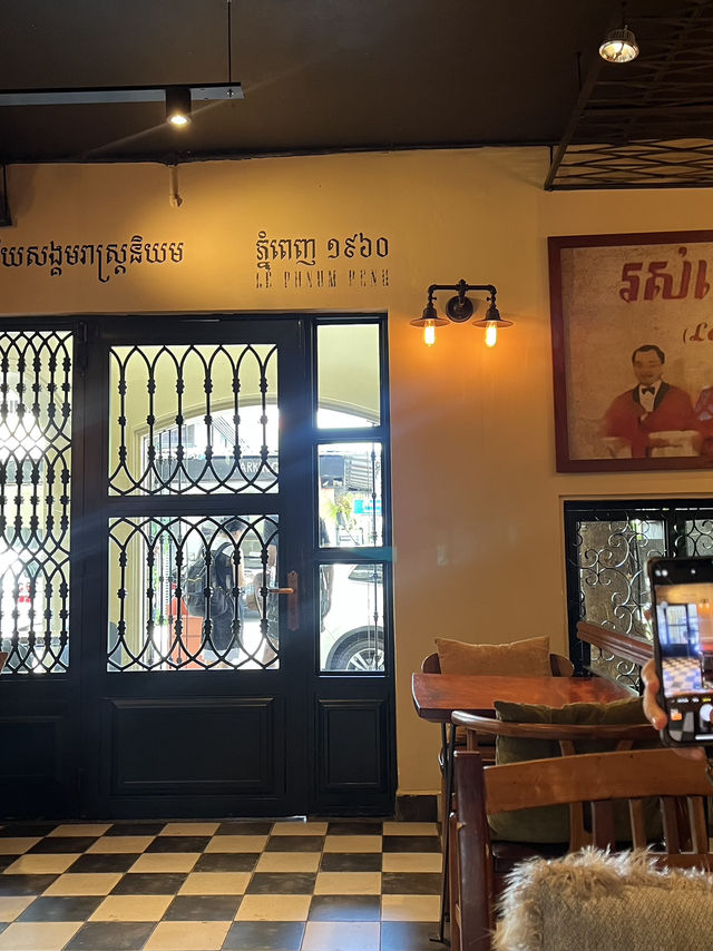 🍽️ แนะนำคาเฟ่สวยที่พนมเปญ LA. CHRONIQUE✨