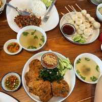 หลงรัก ก๋วยเตี๋ยวต้มยำสุโขทัยในตำนาน 