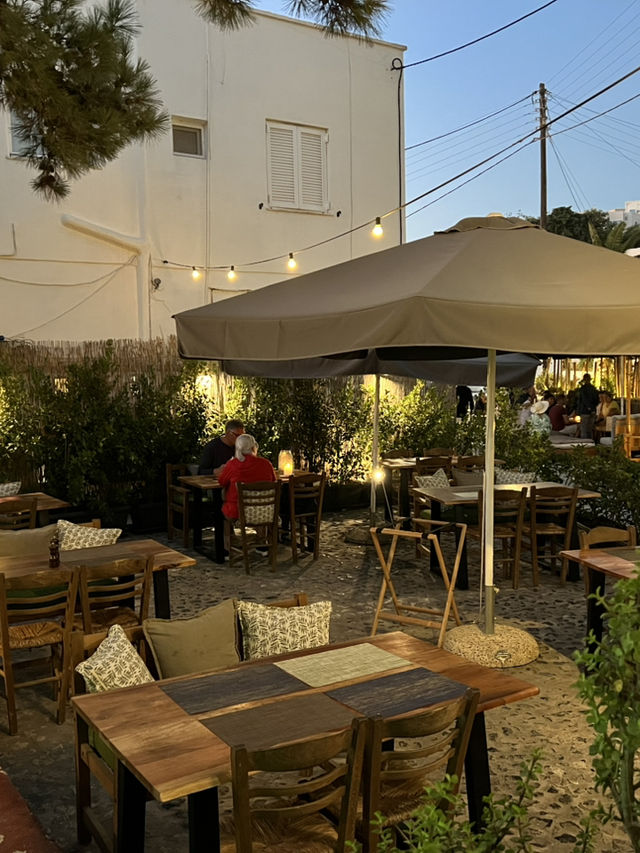 Charming Italian Dining in Santorini🩷
