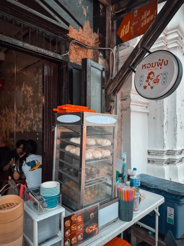 Hom Fung noodle, a famous restaurant near the Giant Swing