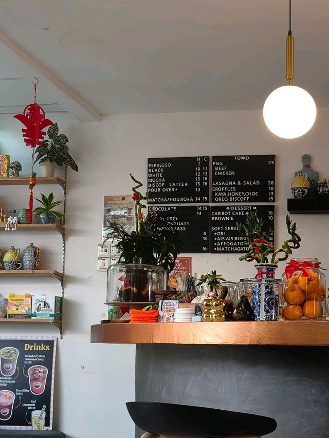 Tropical Vibes and Perfect Brews at Taman Hati Cafe
