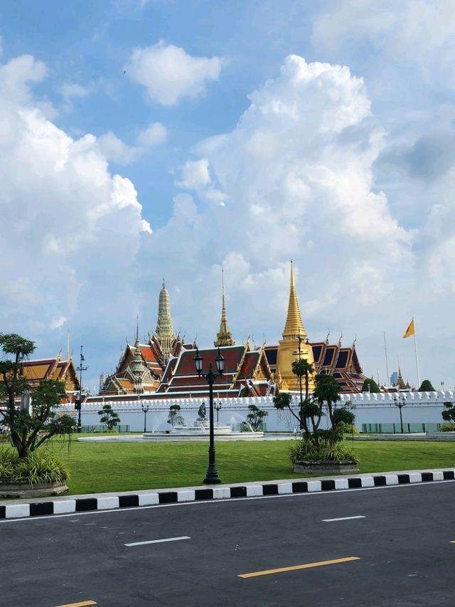 Discover the beauty of Wat Phra Kaew