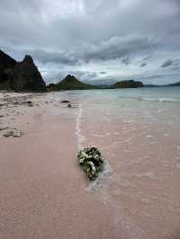 A Visit to Pink Beach on Padar Island: A Must-See Wonder! 🏖️🌸