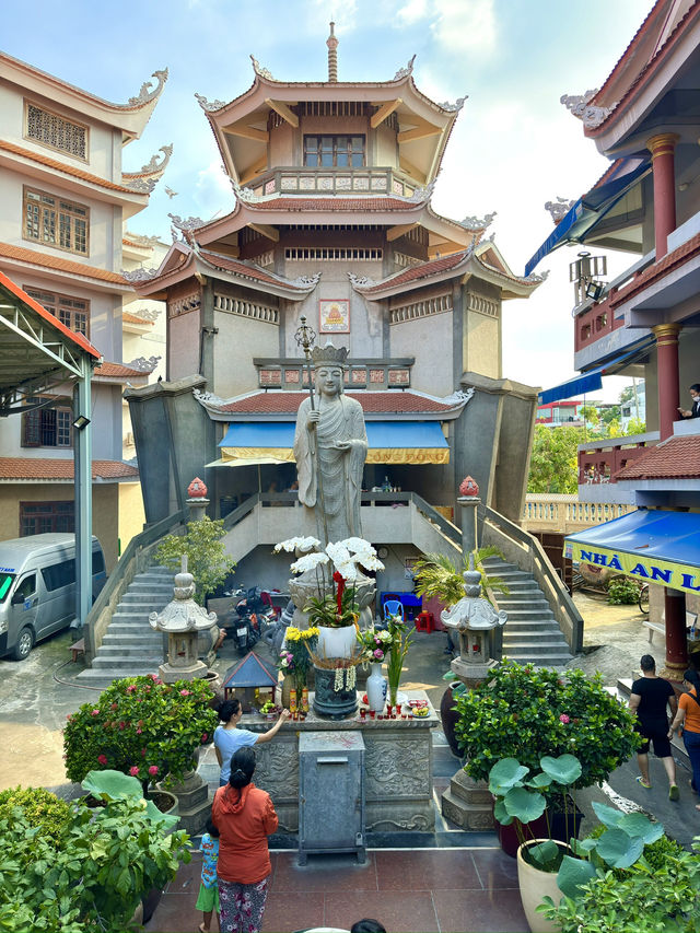 ベトナム　ホーチミン観光　ヴィンギエム寺（永厳寺）の七重の塔に圧倒された！