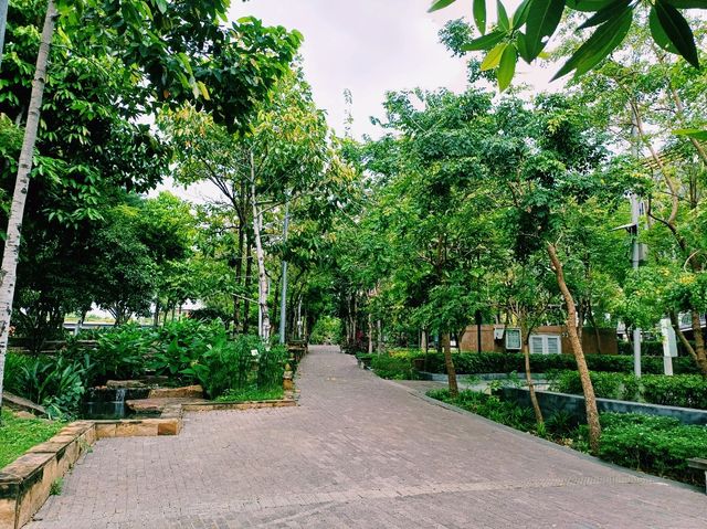 泰國曼谷市中心著名城市綠洲湖泊公園景點：朱拉隆功大學百年世紀公園，歐式園林藝術風格，適合打卡拍照📸親子遊