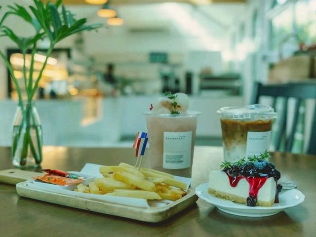 คาเฟ่สุดชิล กลางทุ่งนา ราชบุรี