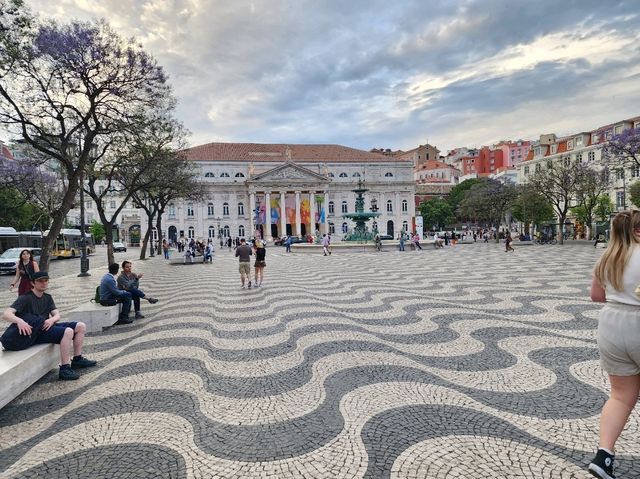[🇵🇹リスボン] 黄色の路面電車が走る街を歩く