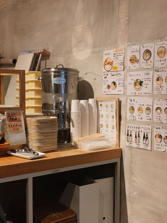 출근할 때 서서 먹는 오사카 우동 맛집