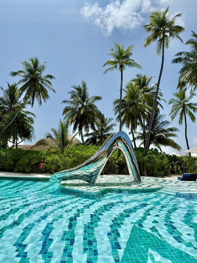Spring in the Maldives: Mocktails by the Pool at WET