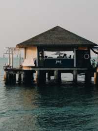 นั่งมองวิวทะเลแล้วมันฮีลใจ 🧡🌊