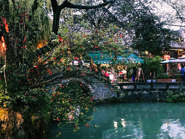 🇨🇳:成都 まるで映画の世界！赤提灯が揺れるレトロな街歩き体験🏮✨