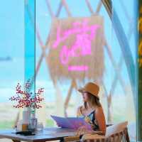 ร้านอาหารและคาเฟ่ ริมทะเลขนอม