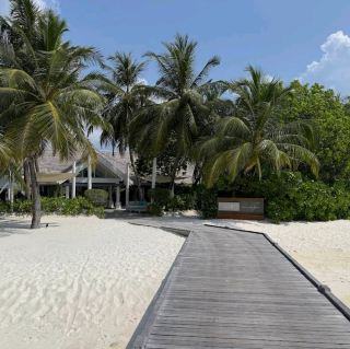 LUX South Ari Atoll*