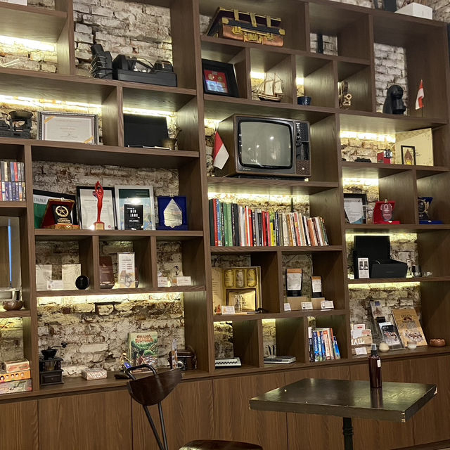 Discover the local through Acaraki Cafe