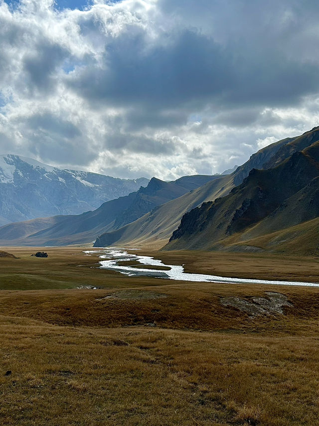 🛖 🐴 🏔️ The most scenic road in Kyrgyzstan 