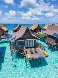 Kapalai Chronicles: My Overwater Bungalow Adventure with Fish Roommates 🐠
