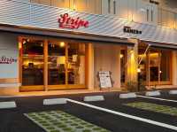 美國村附近的拉麵店「Stripe Noodles」