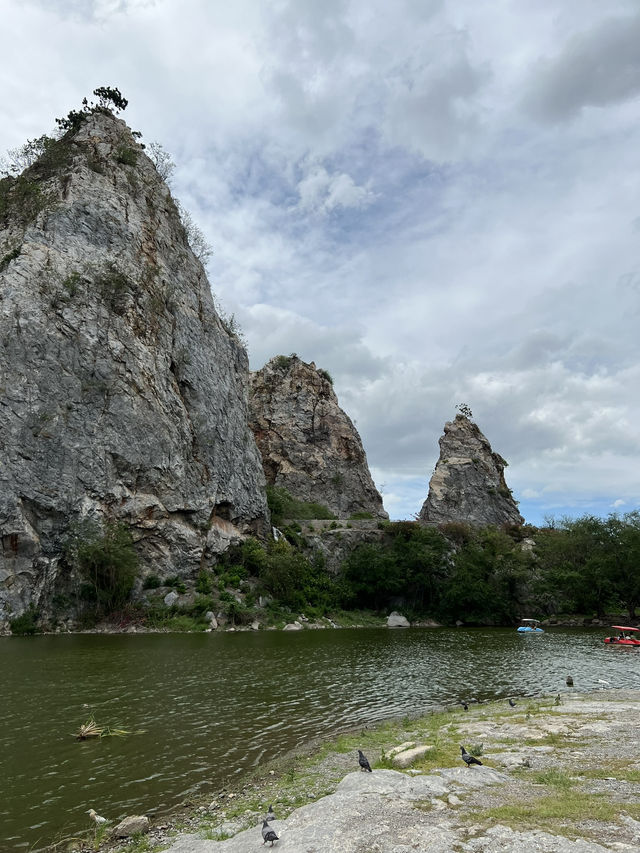 เที่ยวชมธรรมชาติราชบุรี อุทยานหินเขางู