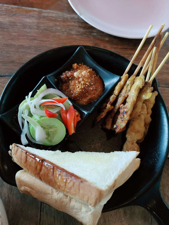 อิ่มโอ่งคาเฟ่สุพรรณ อร่อยในราคาไม่แพง