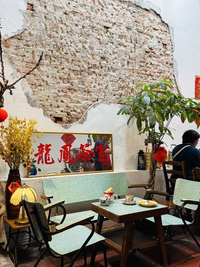 Local Kopitiam Done Right – Loong Fong is a Vibe!