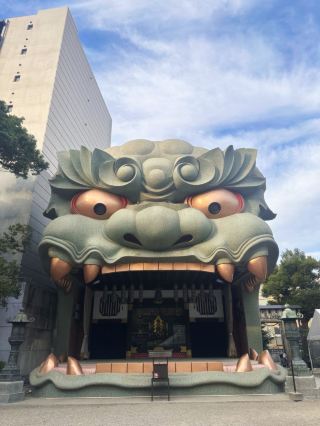 A Must-See in Osaka: The Striking Beauty of Namba Yasaka Shrine
