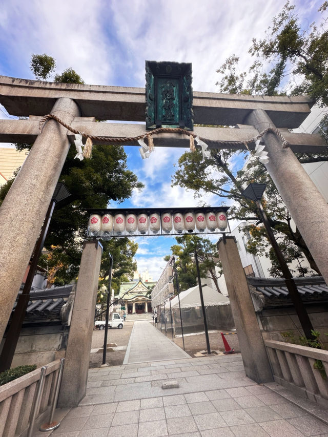 A Must-See in Osaka: The Striking Beauty of Namba Yasaka Shrine