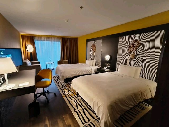 鬧中取靜的優質酒店---蘇黎世大廈萬麗酒店 Renaissance Zurich Tower Hotel