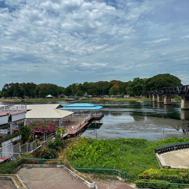 สะพานประวัติศาสตร์🚝สะพานข้าแม่น้ำแคว กาญจนบุรี