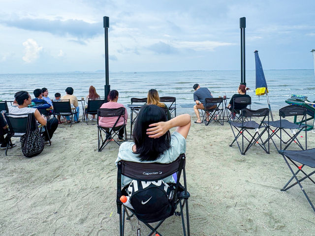 📍 Triple_N – คาเฟ่รถตู้ริมทะเล หาดวอน บางแสน