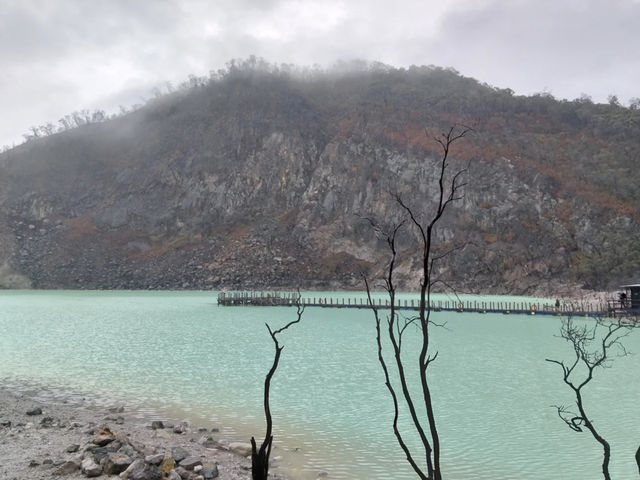 Kawah Putih on a Rainy Day: A Mysterious Volcanic Lake Journey ⛈️🌿