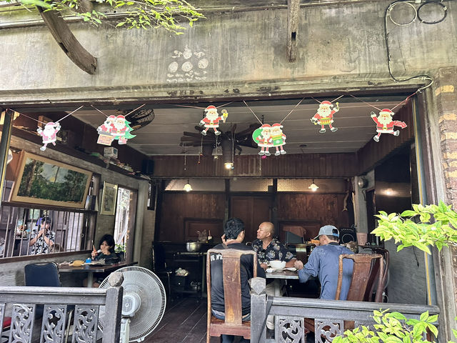 ระเบียงริมน้ำ เพชรบุรี