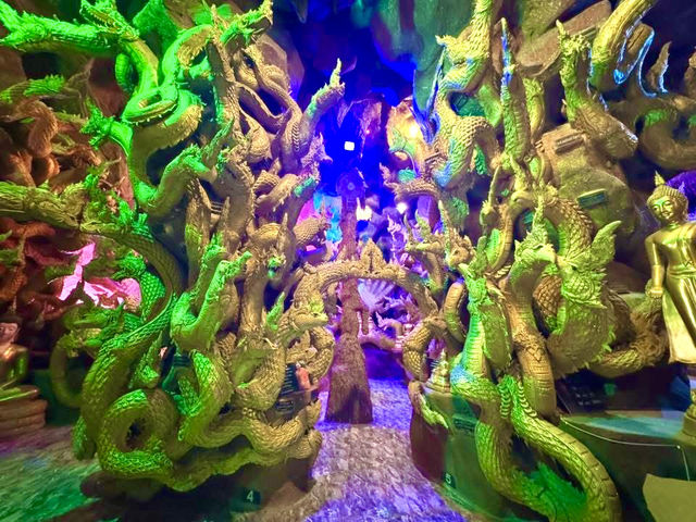 パヤナークの守護神が待つ場所🐉神秘のワット・マニウォンへようこそ！