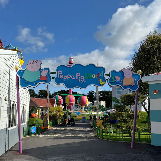 The Happiest Place in All of the UK is Actually in... Southampton?! 🤩🐷