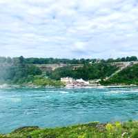 พาล่องเรือ Maid of The mist ในวันในตก