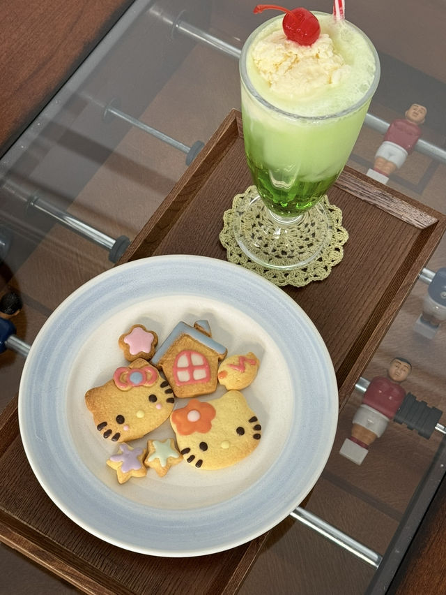 【ソウル・漢城大入口】 韓国で流行中のキティちゃんクッキー🍪🎀