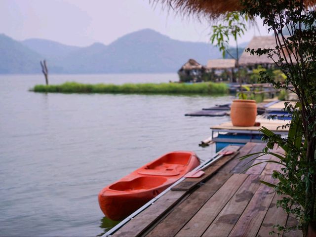 ที่พักสุดชิลในเมืองกาญจน์ Sweet Home Floating